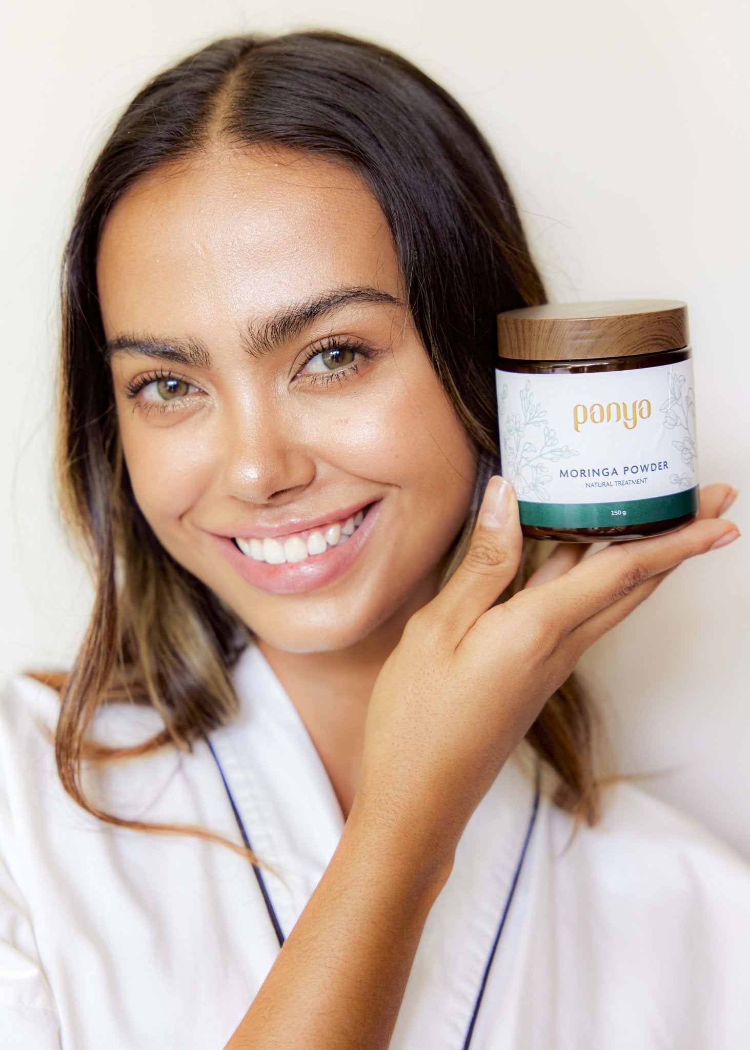 Panya Moringa Powder Supplement: vegan, 100% finely ground leaves for immune system boosting, anti-inflammatory properties and abundant antioxidants.