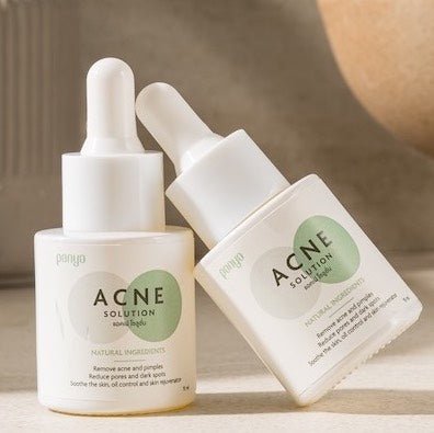Panya Acne Solution: organic Thai cold-pressed virgin moringa & other essential oils blended into a restorative, anti-inflammatory & oil-balancing treatment.